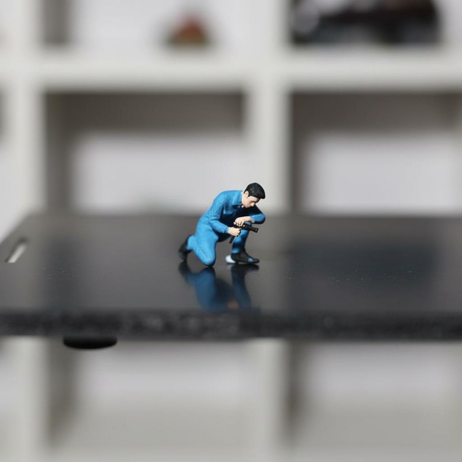 Phone Looking Man Figure Scene - Phone Accessories Men ulasan dan harga